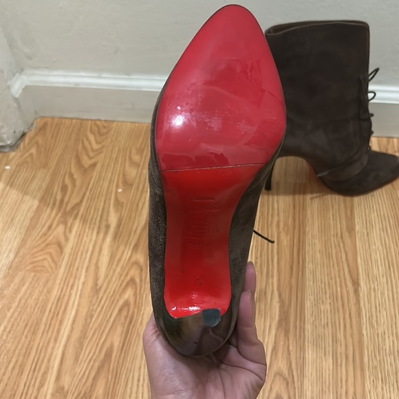 CHRISTIAN LOUBOUTIN brown suede boots. Size 39.5 - Picture 5 of 6